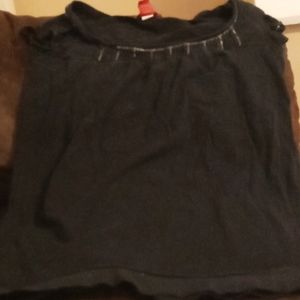 Girls short sleeve shirt with glitter around the neck and sleeves